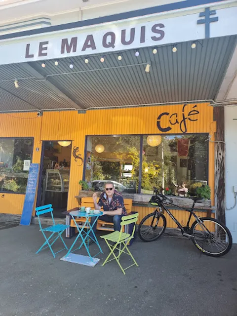 Le Maquis cafe