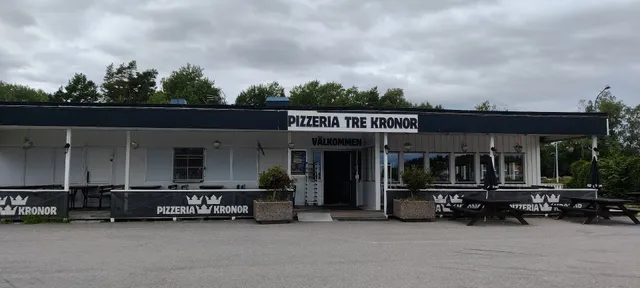 Pizzeria Three Crowns