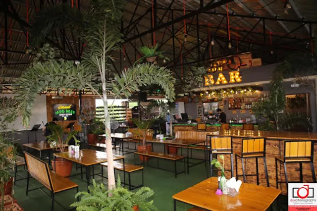 Saraph Garden Restaurant & Bar