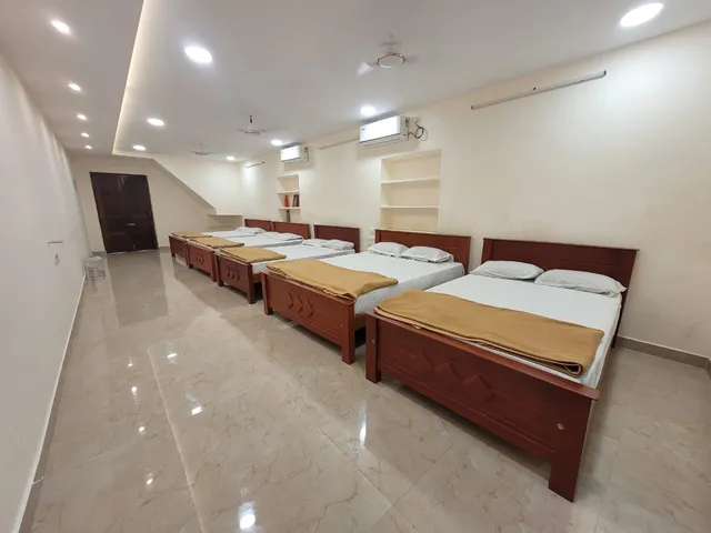 R R Lodge near Meenakshi Amman Temple