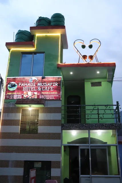 Pahadi musafir Hotel and Cafe