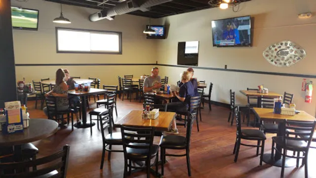 Lamplighter Bar & Grill