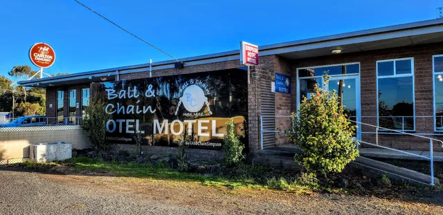 Ball and Chain Hotel Motel Simpson