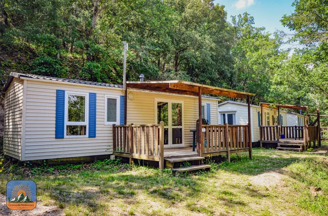 camping Pyrenees Orientales hikers