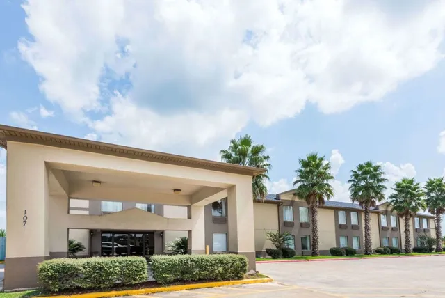 Baymont by Wyndham Iowa Lake Charles