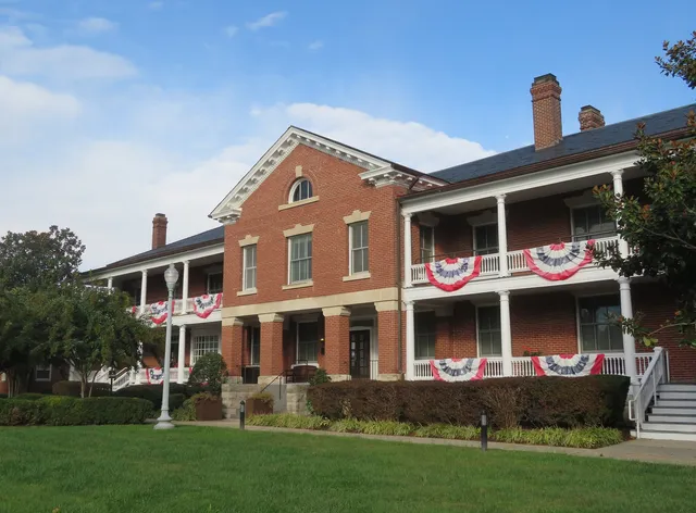 IHG Army Hotels Wainwright Hall - Historia