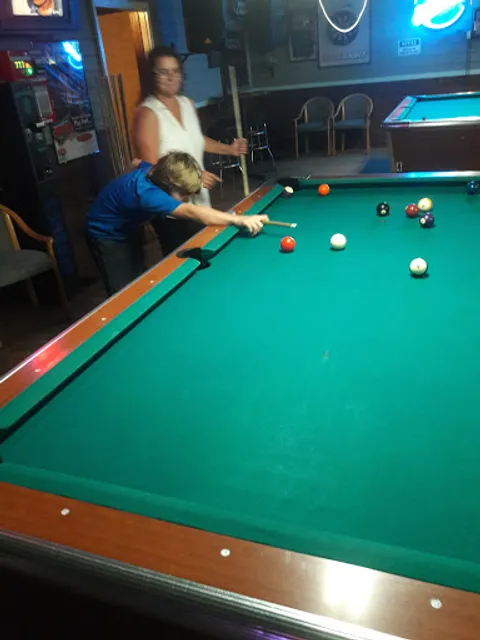 Shipwrecks Bar & Grill