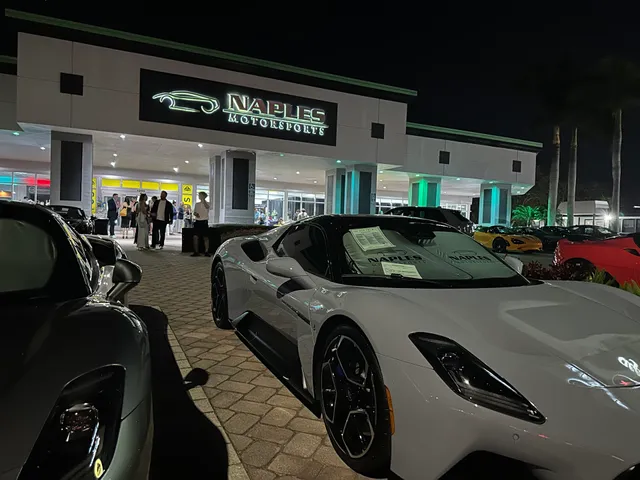 Promenade Plaza at Naples