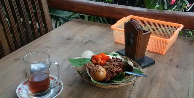 Omah Gudeg Dan Ayam Goreng 'Klurak Kembar