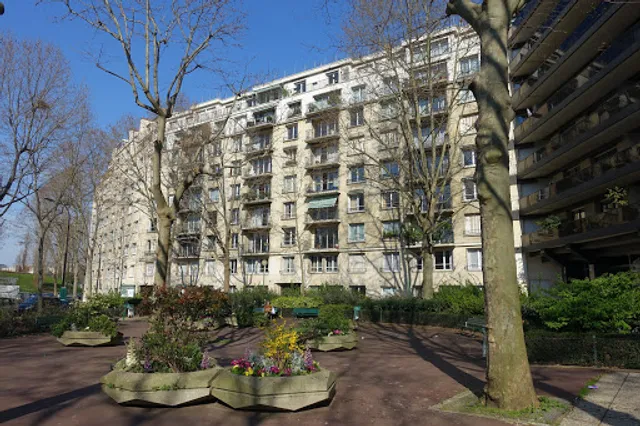 Square Marguerite Long