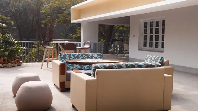 The White Canary Café