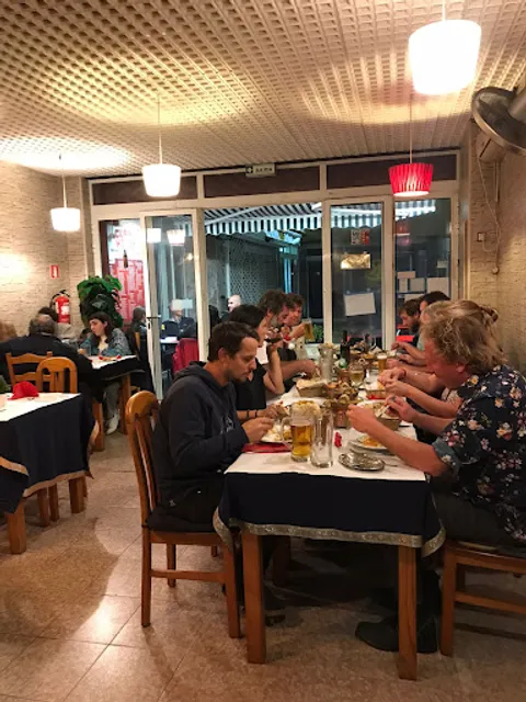 CURRY HOUSE, Indian Tandoori Restaurant & Take away