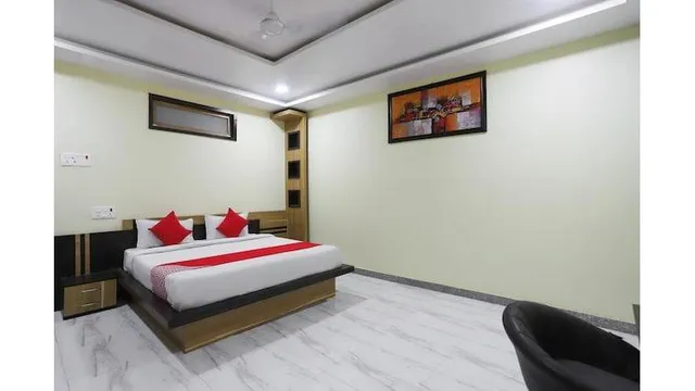 OYO 47817 Akhand Param