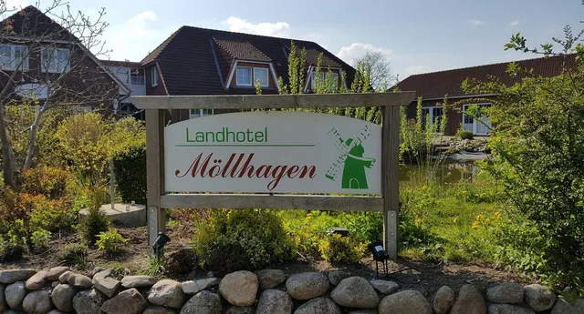 Möllhagen: Landhotel - Restaurant - Swin- und FußballGolf