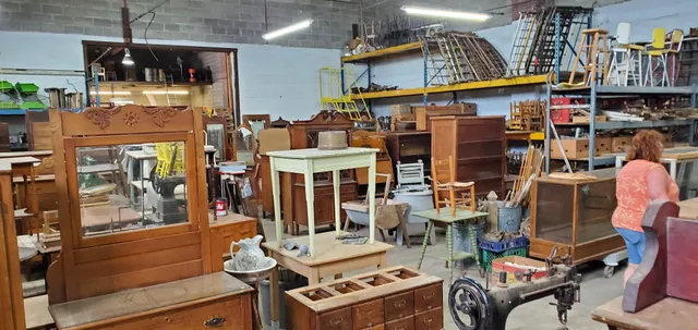 Bearly Makin-It Antiques Mill