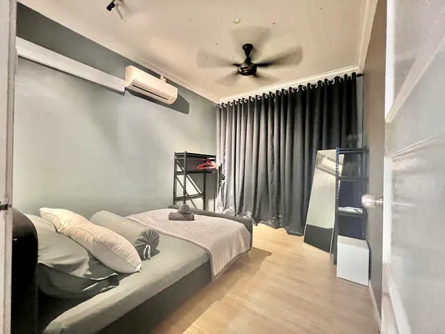 Medina Homestay Pantai Batu Burok Beach