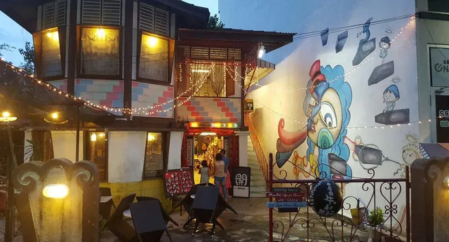 Popchuco Art Gallery Homestay