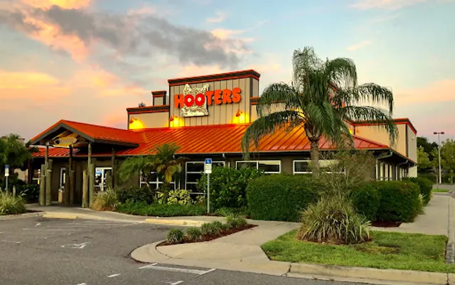 Hooters