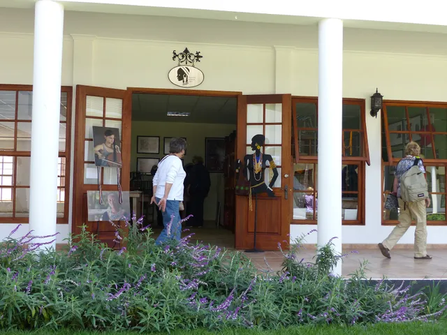 Sable Square Shopping Village