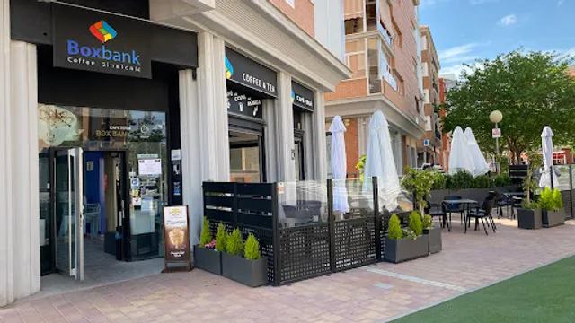 BOX BANK COFFE & GIN TONIC