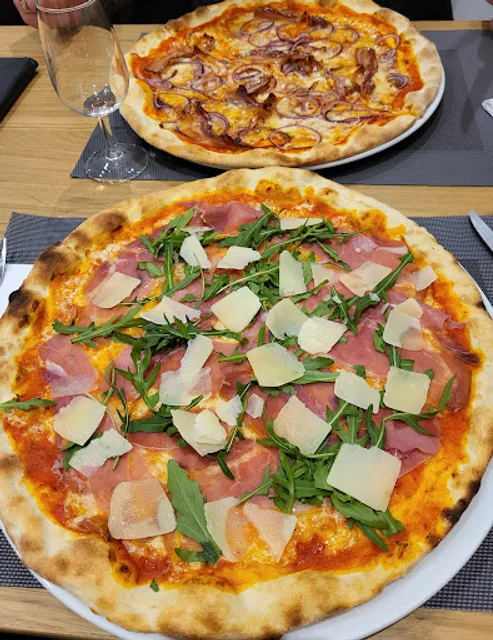 Pizzeria de la place