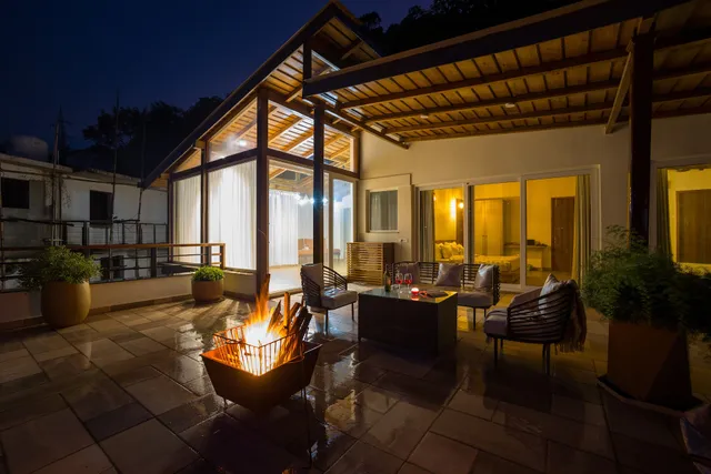 ELIVAAS Antarmann Casa Apartment - Luxury Apartments in Bhimtal | Apartments with Lake View