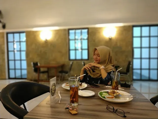 Chili Padi Resto & Coffee ( Chilli Padi restaurant & cafe )