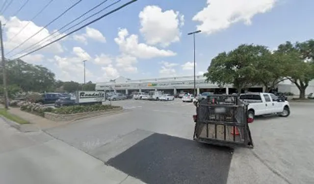 Lee's One Hour Cleaners