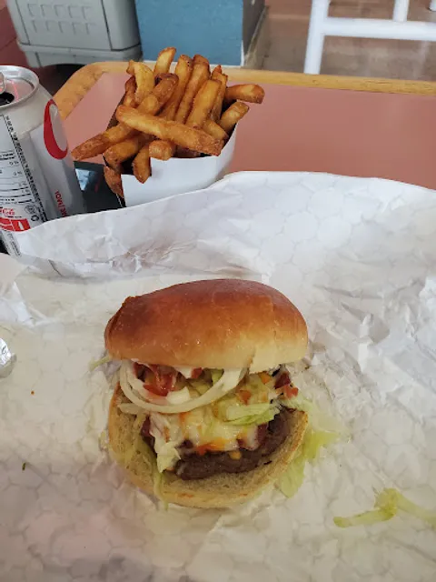 Elgin’s Backyard Burgers