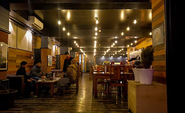 De-linz Restaurant - Restaurant in Srinagar| Wazwan Restaurant in Srinagar