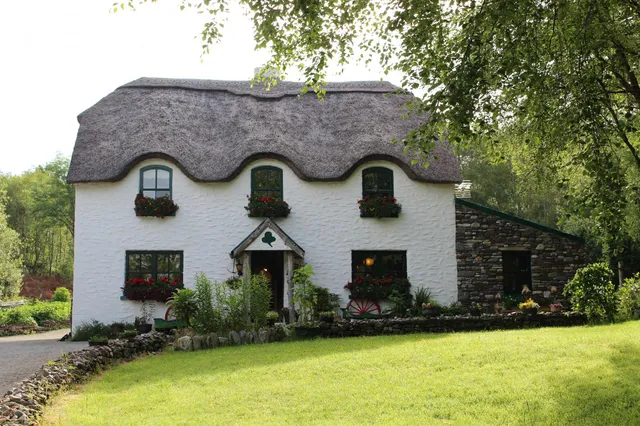 Lissyclearig Thatched Cottage