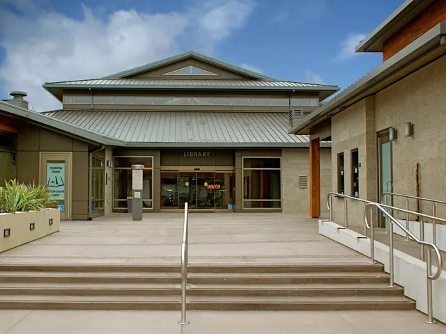 Don Tatzin Community Hall at Lafayette Library