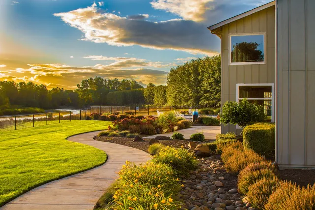 Life Northwest RV and Lodging