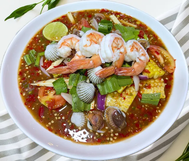 คนชอบยำ by Mayruko