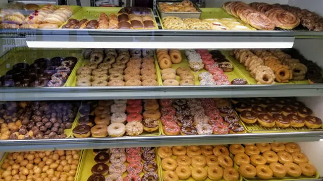 Grand Donuts