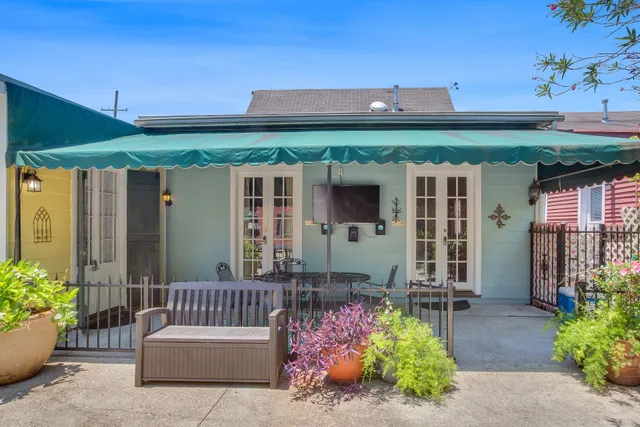 Jazz Quarters (now Louis Park Hotel)