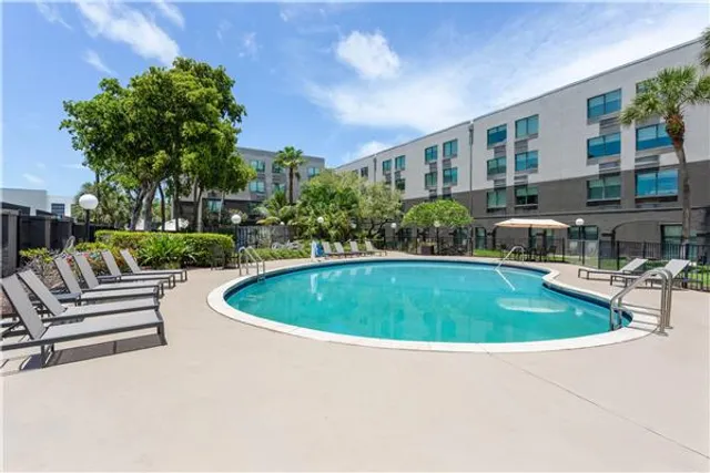 La Quinta Inn & Suites by Wyndham Ft Lauderdale Cypress Cr