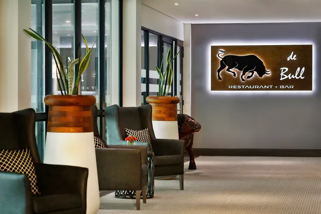 De Bull Restaurant & Bar