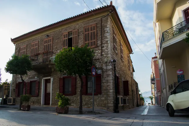 Traditional house of 1898 in the heart of old town of Nafplio (artistico)