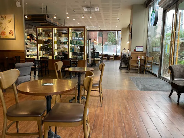 Starbucks Hoegi Station Intersection