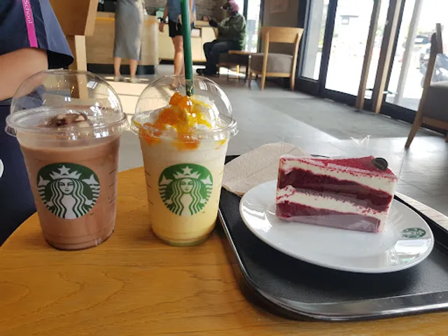 Starbucks - Chic Republic Ratchaphruek