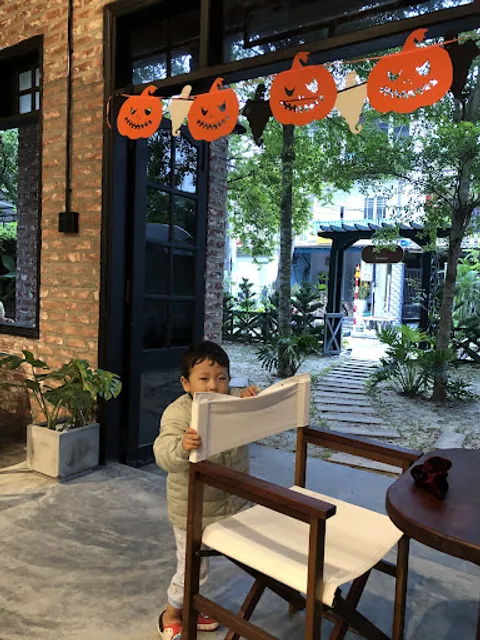 BUTTER OVEN - Custom Birthday Cakes in Hoian (Online Bakery) since 2020