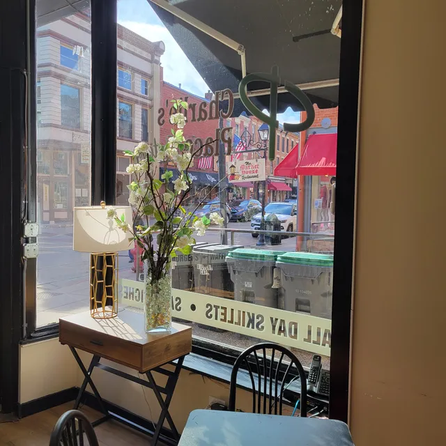 Charlie's Place Eatery