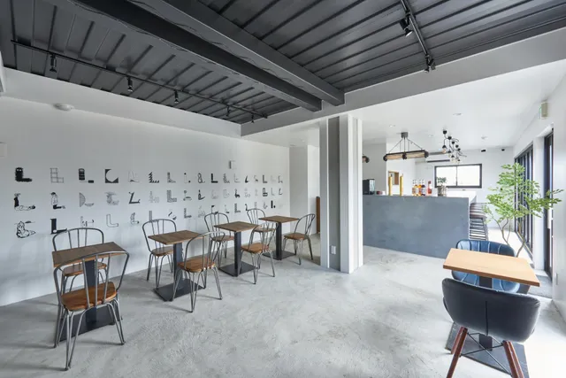 カフェ & ダイニングバー リル（Dining Bar & Cafe LiL）