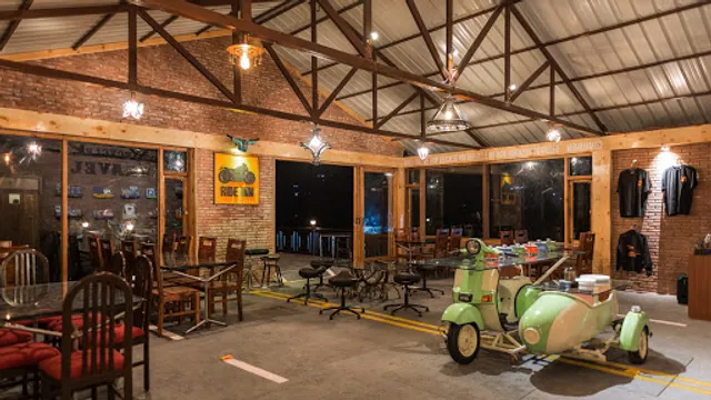 RIDE INN CAFE, BAR & Resort