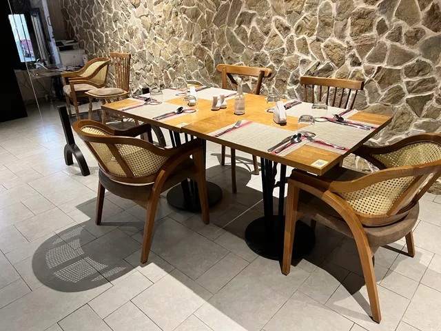 ALHAJARAIN RESTAURANT - مطعم الحجرين