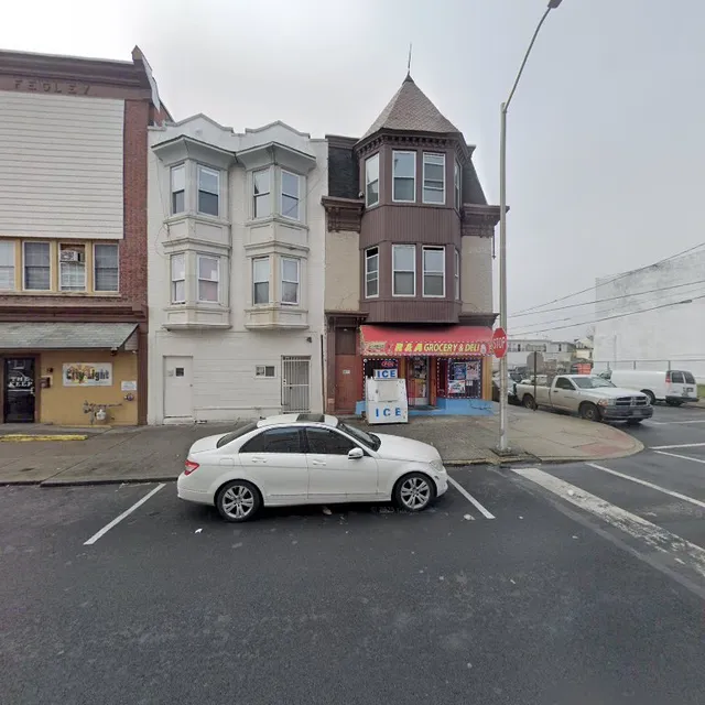 La Reina Mini Market