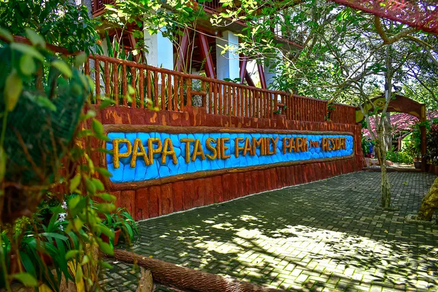 RedDoorz Plus @ Papa Tasie Lakeside Hotel and Park