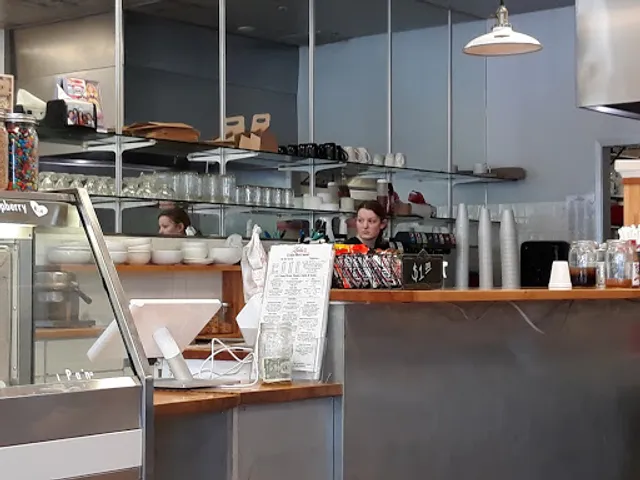 Lulu's Ice Cream Parlor & Treatery