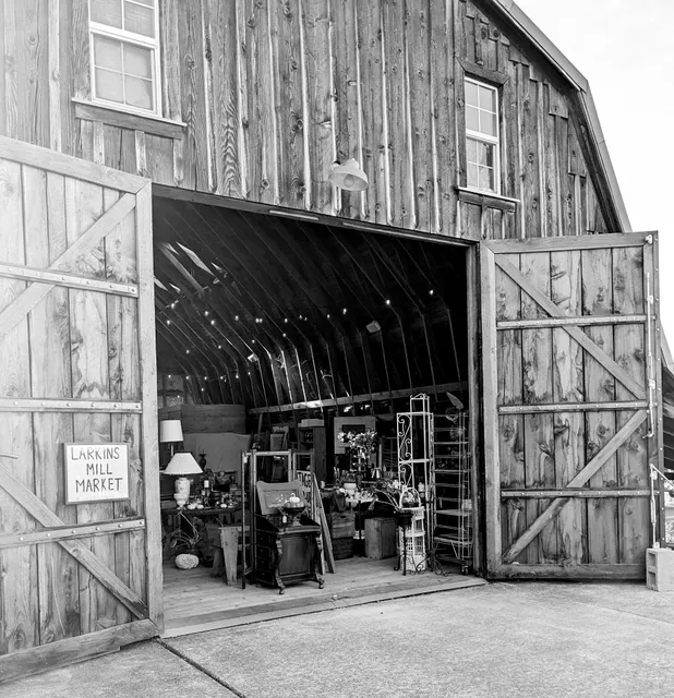 Larkins Mill Market